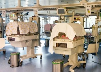 Una mujer con coronavirus da a luz en Vigo a un bebé sano