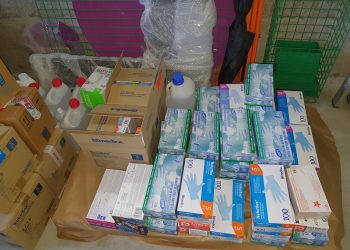 A UVigo achega 3.800 mascarillas, case 100.000 pares de luvas e 1.000 batas ao Sergas