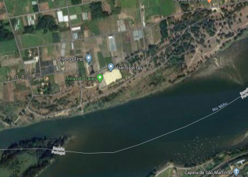 Cuatro personas salvan la vida en O Rosal tras caer al río y romper las ventanillas del coche