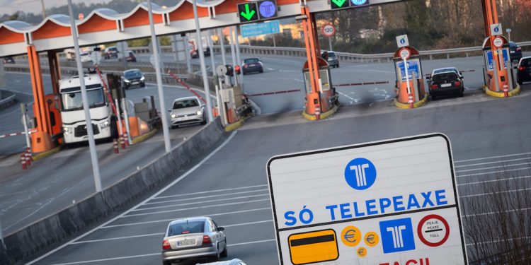 O tráfico na AP9 reduciuse a unha cuarta parte na primeira semana de confinamento