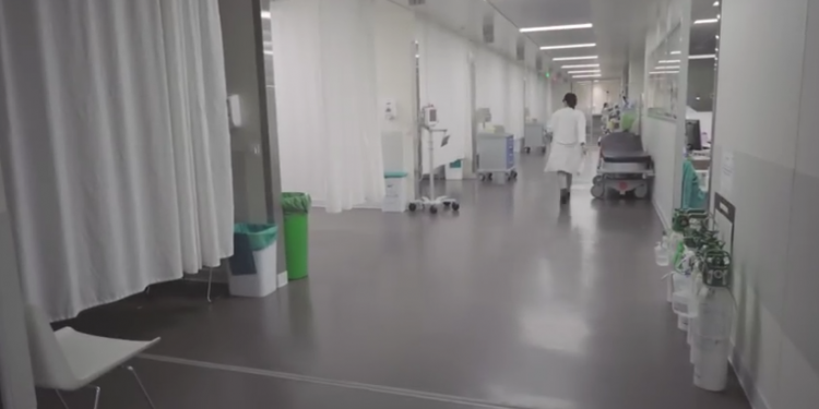 El menor ingresado por coronavirus en Vigo presenta “buen estado” y síntomas “leves”