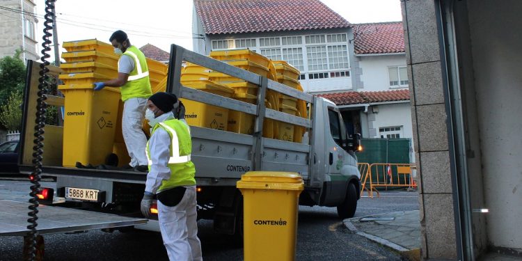 Contenur dona a Povisa y Vithas Fátima contenedores para residuos hospitalarios