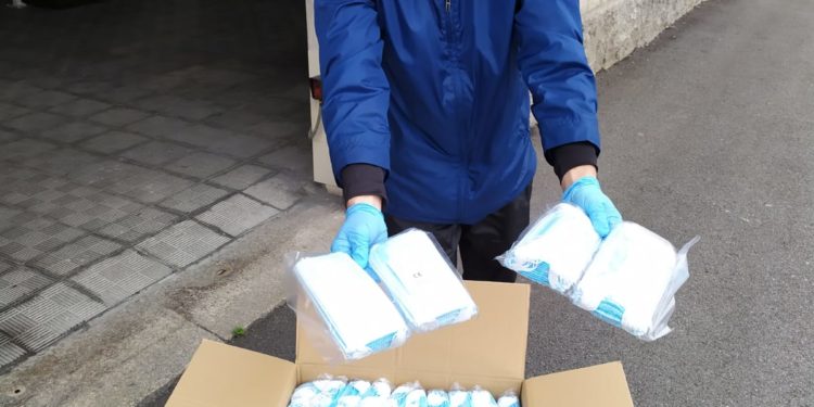 La Policía Local y Nacional iniciarán este lunes el reparto de miles de mascarillas en Vigo