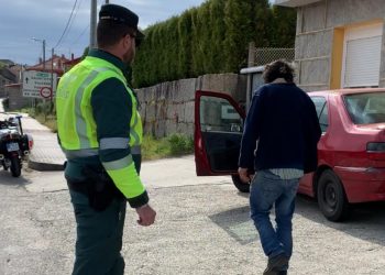 La Guardia Civil intercepta a dos personas que trataban de evadir un control en As Neves