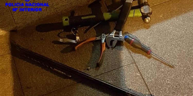 Detenido un cerrajero en Vigo por robar en dos farmacias tras forzar las entradas