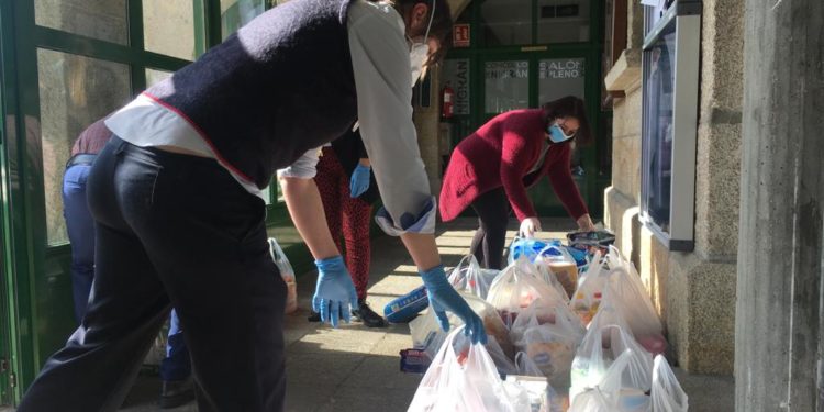 Unha doante anónima permite repartir produtos cárnicos a  55 familias vulnerables en Nigrán