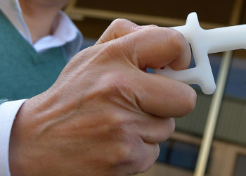 Nace en Vigo el LU_Touch, un dispositivo para evitar contagios al abrir puertas o pulsar botones