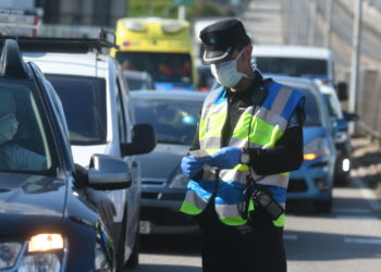 La Policía Local de Vigo sorprende a tres personas paseando por la playa e interviene en dos fiestas