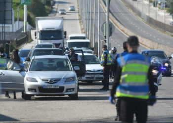 Denunciado por incumplir el confinamiento un vigués que conducía sin cinturón y bajo los efectos de las drogas