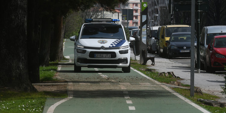 Detenido en Vigo por intentar agredir a un policía tras ser cazado incumpliendo el confinamiento