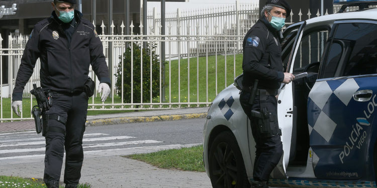 Detenido en Vigo tras ser visto tres veces sentado en un banco “tomando el fresco”
