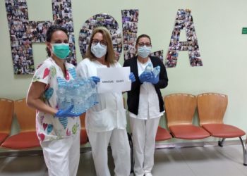 Gadis dona 300.000 botellas de agua a profesionales de 397 residencias de mayores
