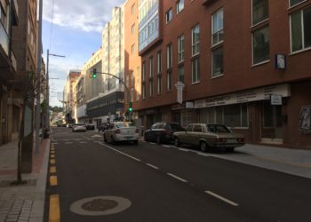 La Policía Local de Vigo salva la vida de un conductor que se estrelló contra una farola tras desvanecerse