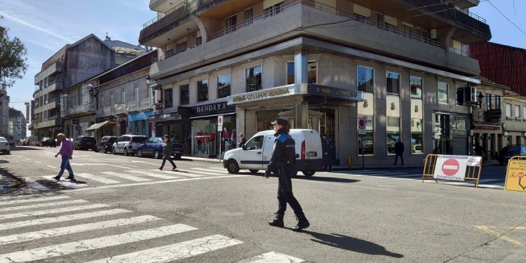 Ponteareas limita os horarios e as distancias para sacar a pasear ás mascotas