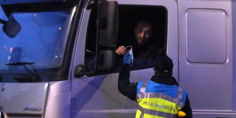 O Porriño reparte máscaras sanitarias nos polígonos industriais