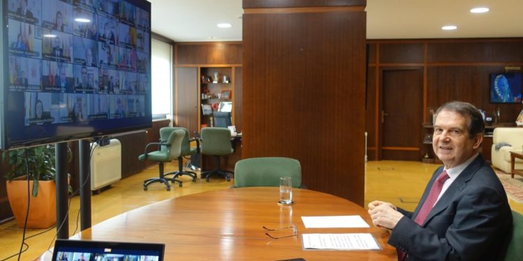 Abel Caballero reunirase este xoves con tres ministros para planificar a desescalada