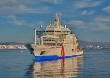El buque hospital «Esperanza del Mar» parte de Vigo para apoyar a la flota pesquera