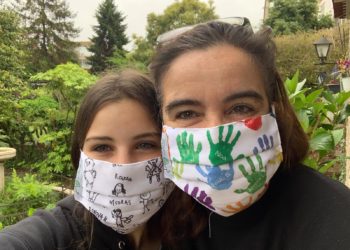 Los niños de Vigo combaten el coronavirus con mascarillas solidarias