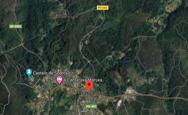 Un herido tras caer un coche por un terraplén de dos metros en Mondariz