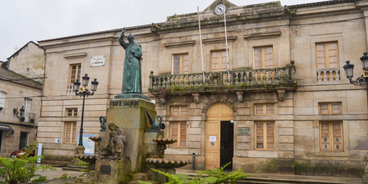 Un axente da Policía Local de Tui dá positivo por Covid-19