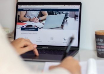 A Universidade de Vigo avoga pola avaliación continua das materias e por evitar os exames finais