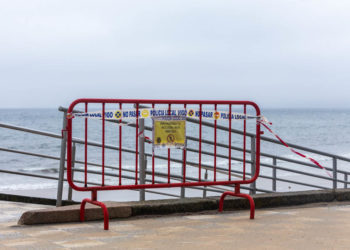 El Primero de Mayo más vacío de Vigo espera ya a la apertura y al sol