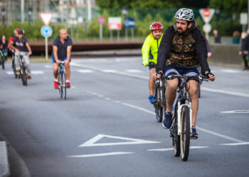 Vigo sale de casa en estampida y abarrota calles, parques y paseos