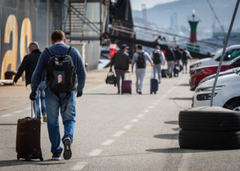Zarpan hacia Israel los 200 operarios gallegos que estaban en cuarentena en Vigo