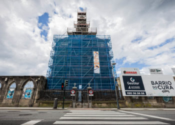 Una nueva cara para la fachada del asilo tras dos décadas de abandono en el Barrio do Cura de Vigo