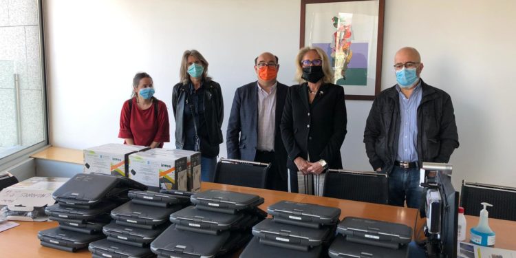 A Xunta reparte preto de 2.000 ordenadores aos centros escolares da área de Vigo