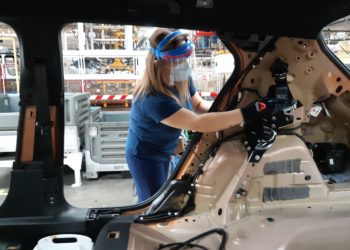 Francia pide a PSA que relocalice parte de su producción si quiere más ayudas del Estado