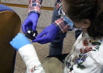 O Porriño entrega 250 routers e tarxetas para que todos os escolares accedan ás clases por internet