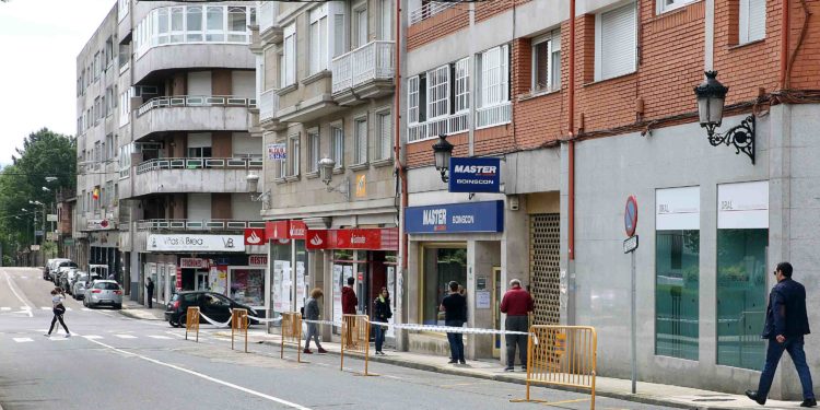 Ponteareas establece o sentido único nas beirarrúas para os peóns