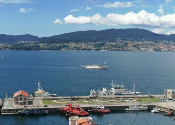 Vigo recibe al yate que puso en jaque a la monarquía británica por sus fiestas