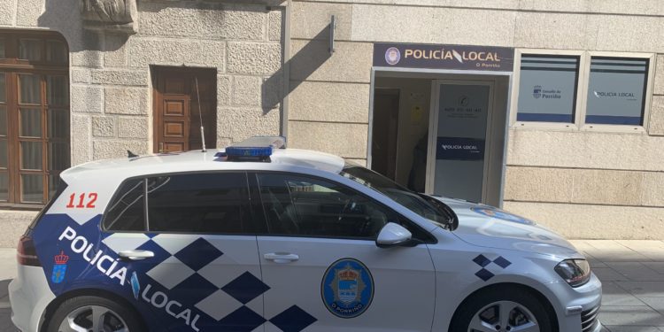 Dos agentes de O Porriño salvan la vida a una niña de 2 años que se había atragantado