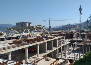 El aparcamiento del Centro Vialia permitirá acceder sin ticket y pagar a través de la matrícula