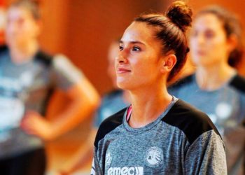 El Club Balonmano Porriño ficha a Estela Carrera