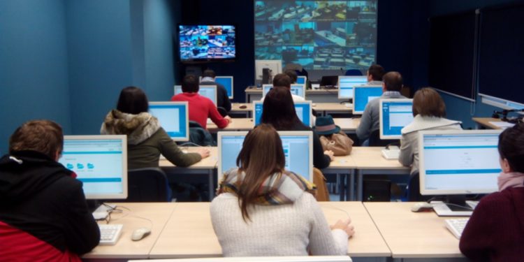 A Universidade de Vigo destina 150.000 euros para axudas que palíen o impacto da Covid-19