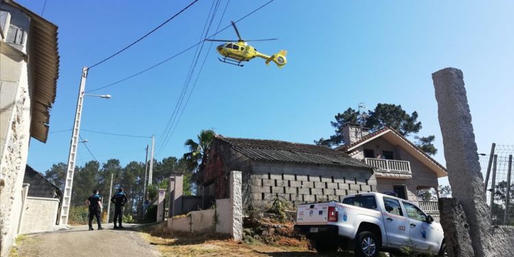 Evacúan en helicóptero al Cunqueiro a una mujer tras caer de una altura de 3 metros en Ponteareas