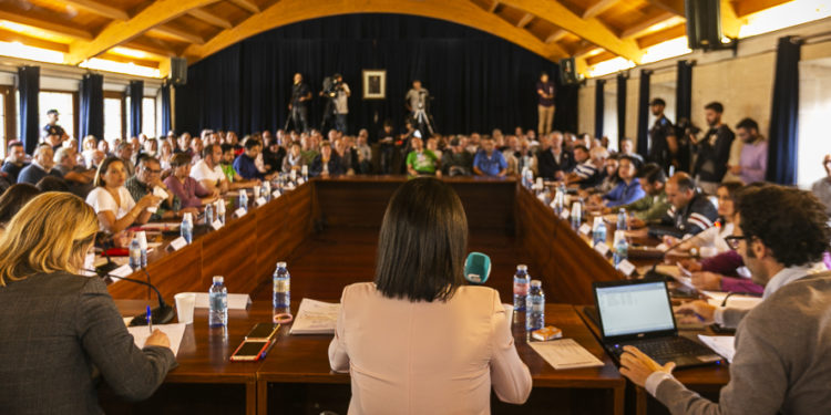 Mos rexeita de xeito unánime a apertura dunha sala de xogos e apostas na vila