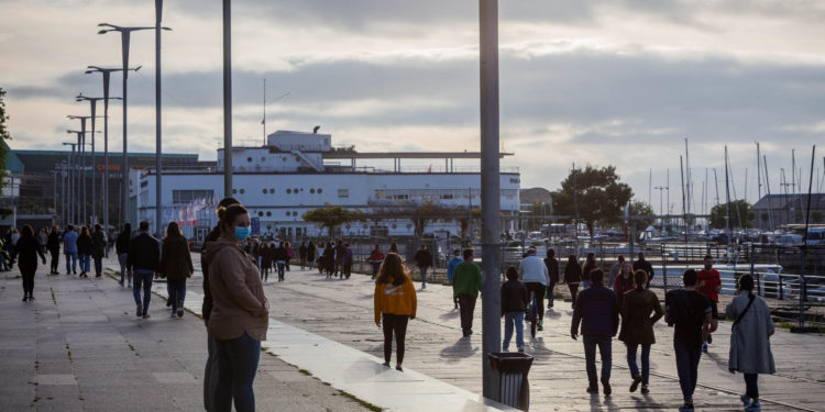 Los pacientes con Covid-19 en Vigo bajan un 1,5% mientras A Coruña reduce el 10% de sus casos
