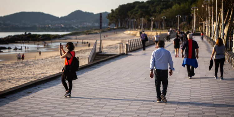 El área sanitaria de Vigo suma dos pacientes con Covid-19 tras el fuerte descenso del jueves