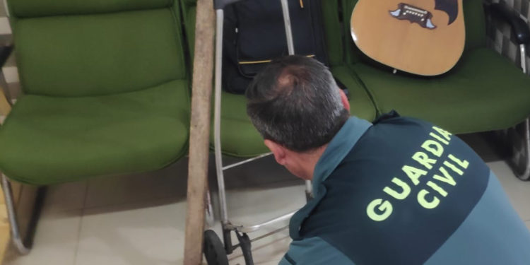 Detienen a un vecino de Cangas tras robar en una vivienda mientras el dueño dormía