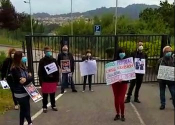 Crespóns polos falecidos en Aldán: «Quen decidiu non trasladar a enfermos aos hospitais?»