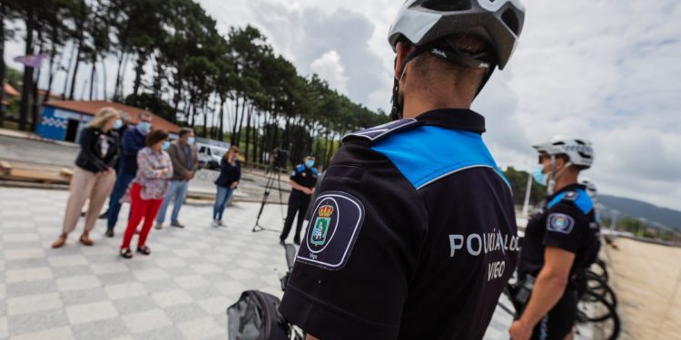 Policías en bici y cuadrículas, mecanismos para dar «seguridad 100%» en las playas de Vigo