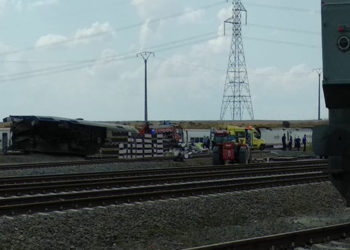 El Alvia entre Madrid y Galicia descarrila en Zamora al chocar con un coche que cayó a la vía