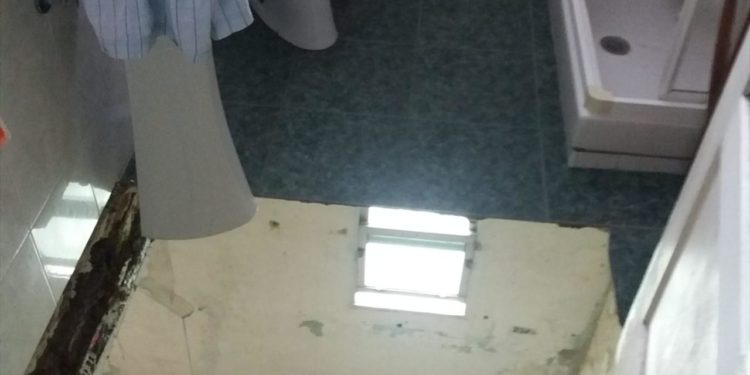 Una mujer resulta herida en Vigo al derrumbarse el suelo de su casa