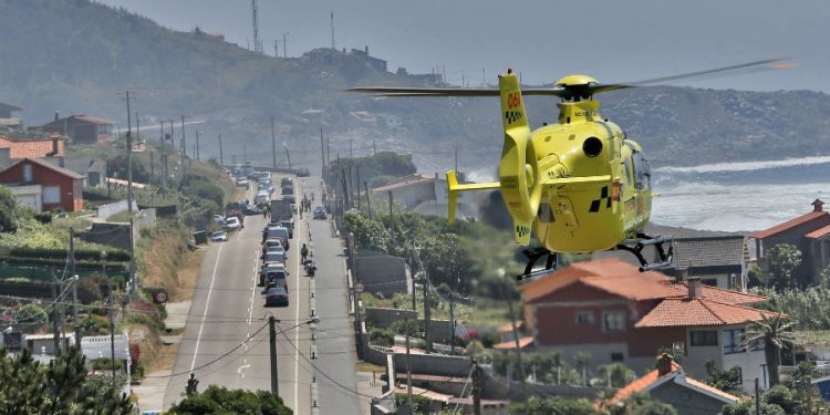 Un ciclista vigués, herido grave al caer de su bici en O Rosal