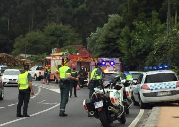 Despliegue en Mos por un incendio en una casa junto a la carretera de Porriño a Gondomar