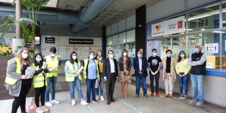 Colas en el ayuntamiento de Vigo para solicitar el Ingreso Mínimo Vital